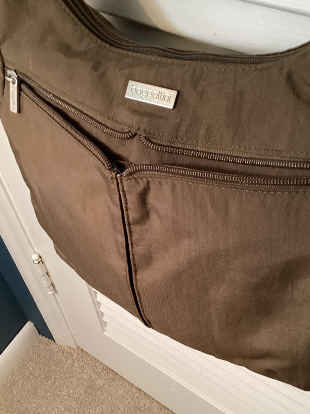 Baggallini brown adjustable crossbody with Zip Pocket Detail